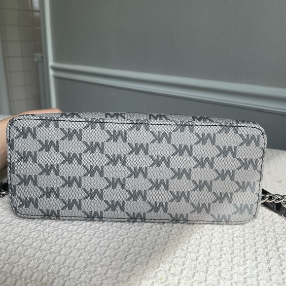 Michael Kors crossbody - Picture 4 of 4